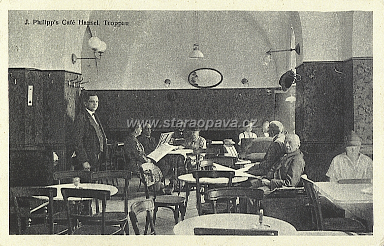 hansel (6).jpg - Přestavěný interier kavárny již bez obrazu císaře na pohlednici ze 30.let 20.století. Pohlednice ze sbírky H.Miliczka